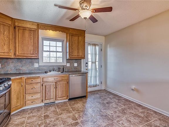 4th image of 75 Village Green Dr