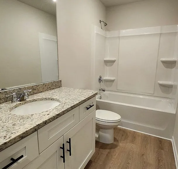 655 Mackenzie Cv — Photo 12