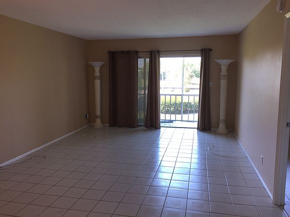 5th image of 950 Hillcrest Dr APT 204