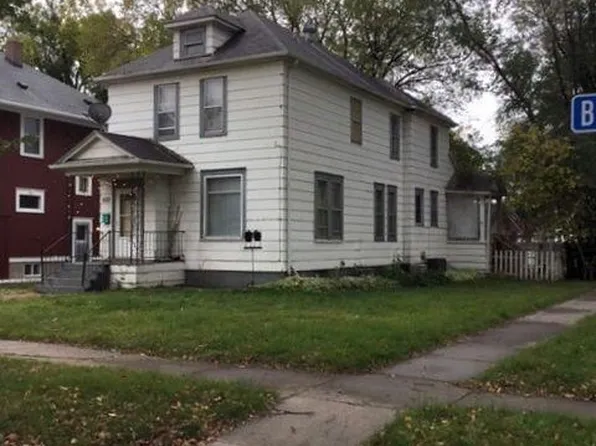 902 Belmont Rd, Grand Forks, ND 58201