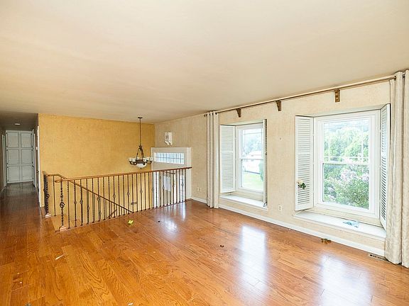 2nd image of 301 S Cardington St