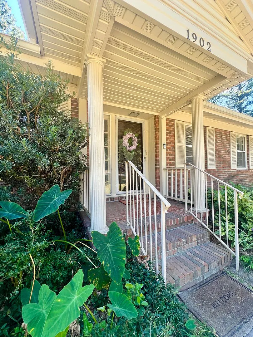 3-4 Bed 2 Bath home - 2 blocks from ECU — Photo 3