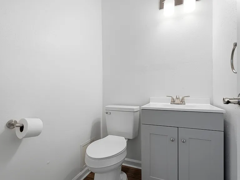 1124 S Pine St — Photo 11