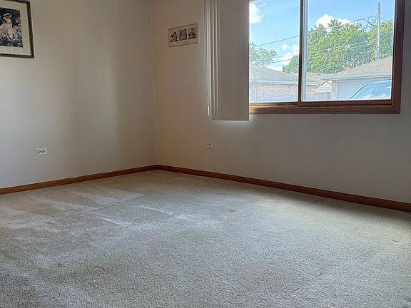 4th image of 7900 Nagle Ave APT 1S