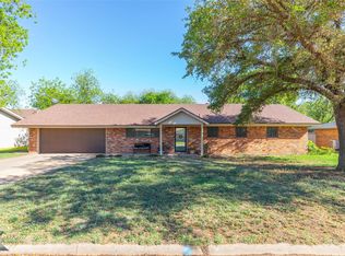 920 SW 1st St, Hamlin, TX 79520