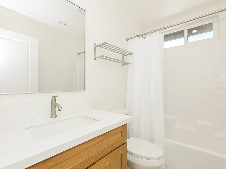 Spacious 3BR/2BA Home with Open Floor Plan, Garage & Washer/Dryer — Photo 16