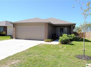 124 Talon Dr, Luling, TX 78648