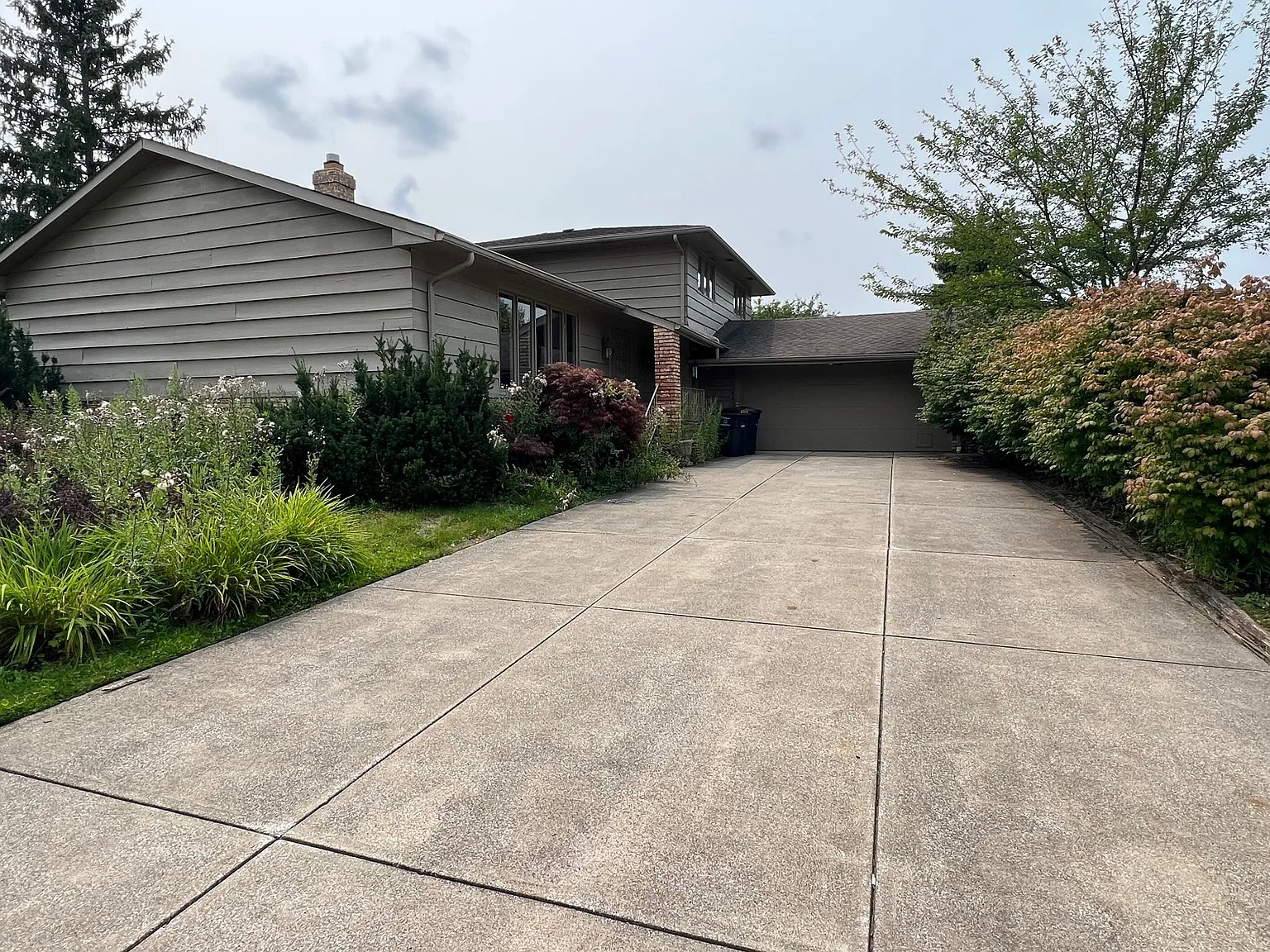 24790 Fairmount Blvd photo 1
