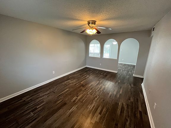 4th image of 1109 White Oak Dr