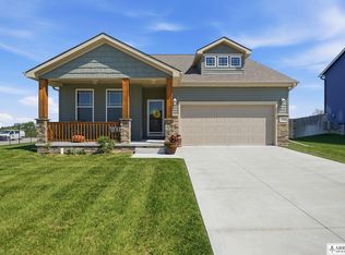 350 Kristi Ln, Hickman, NE 68372