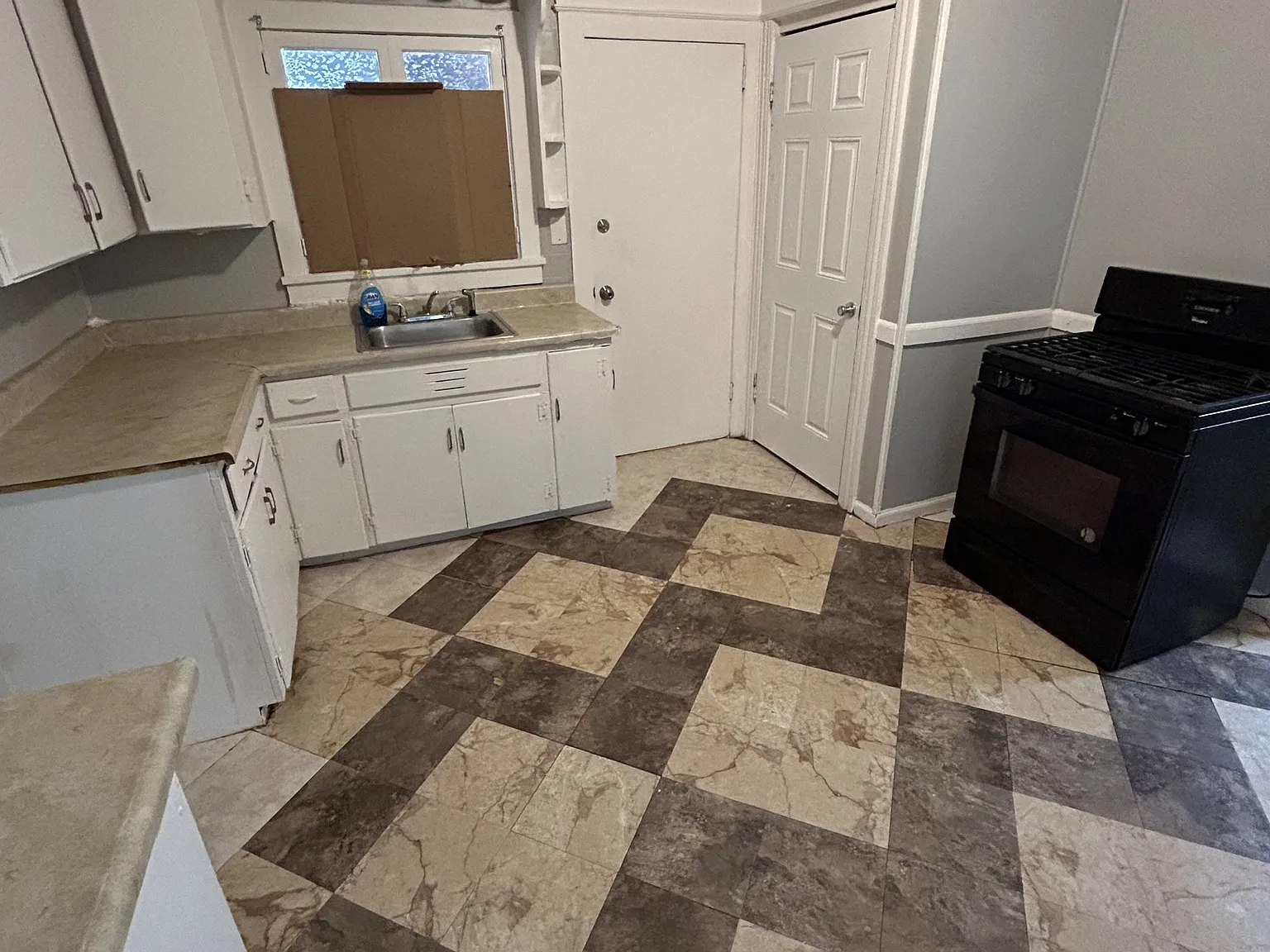 140-142 Electric Avenue - 140 — Photo 3