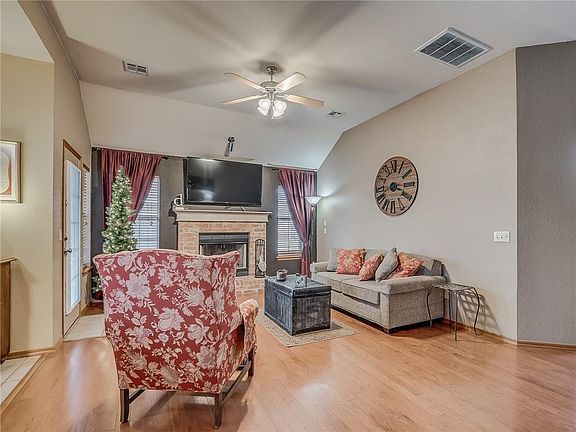4th image of 845 Olde Town Dr