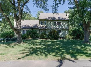 14 Derek Ln, Windsor, CT 06095