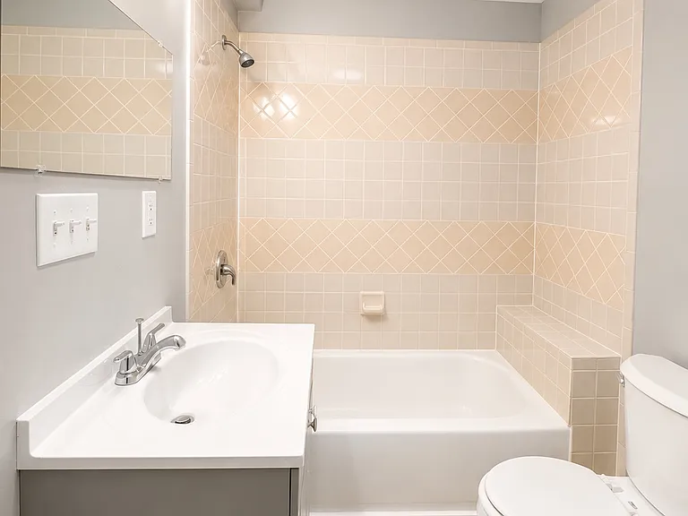 291 E Main St #2E — Photo 9