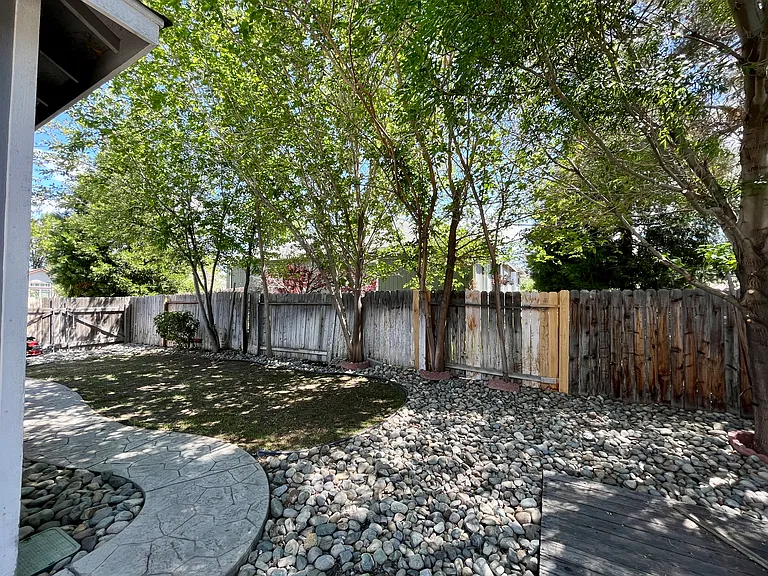 7481 Celeste Dr — Photo 21