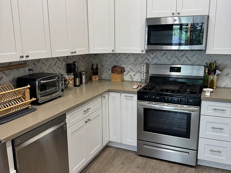 2142 Blackridge Ave — Photo 5
