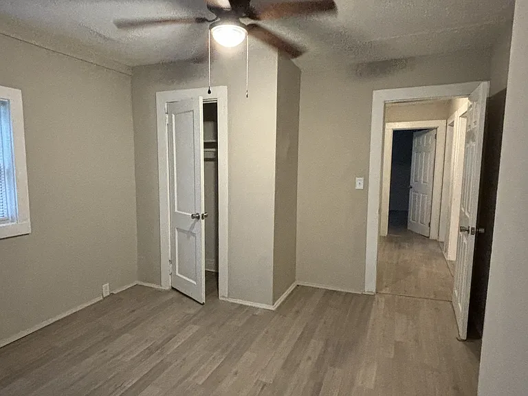 913 S Long St E — Photo 12