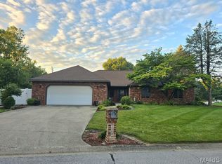 220 Lake Stratford Dr, Fairview Heights, IL 62208