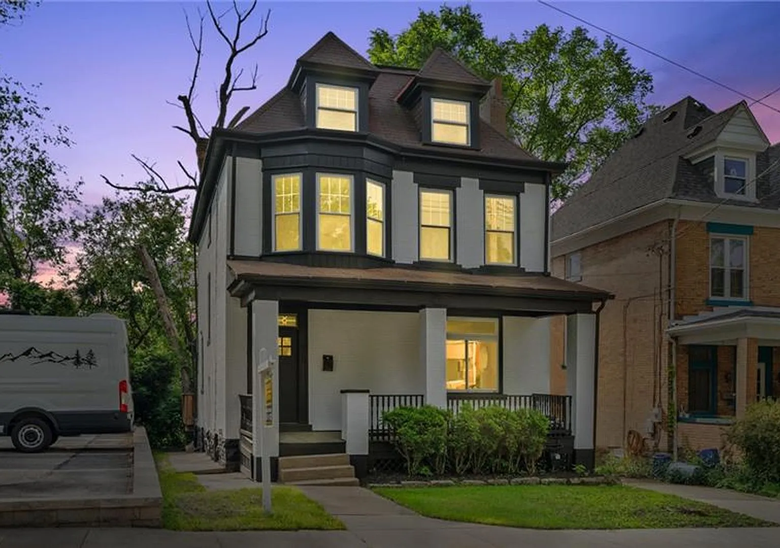 Beautiful Home in the hear of Edgewood — Photo 2