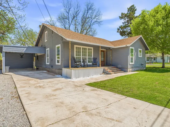 733 S Austin St, De Leon, TX 76444