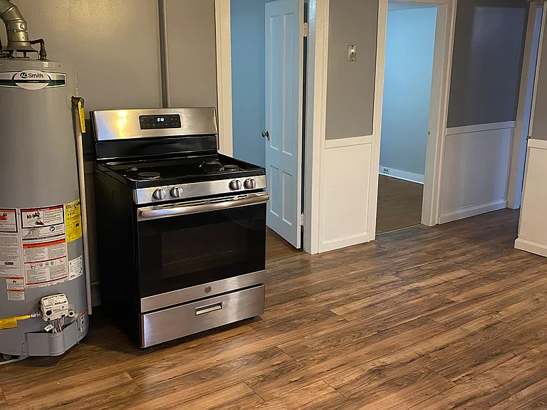 174 Echo Lake Rd #2 — Photo 3