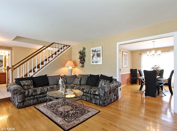 3rd image of 2207 E Hunter Dr