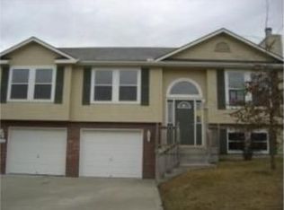 311 NE 6th St, Oak Grove, MO 64075