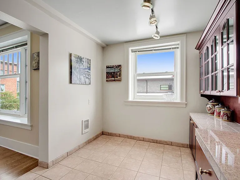 Townhouse Apartments — Photo 19