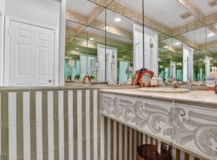 20 Conklin Ct, Roseland Boro, NJ 07068