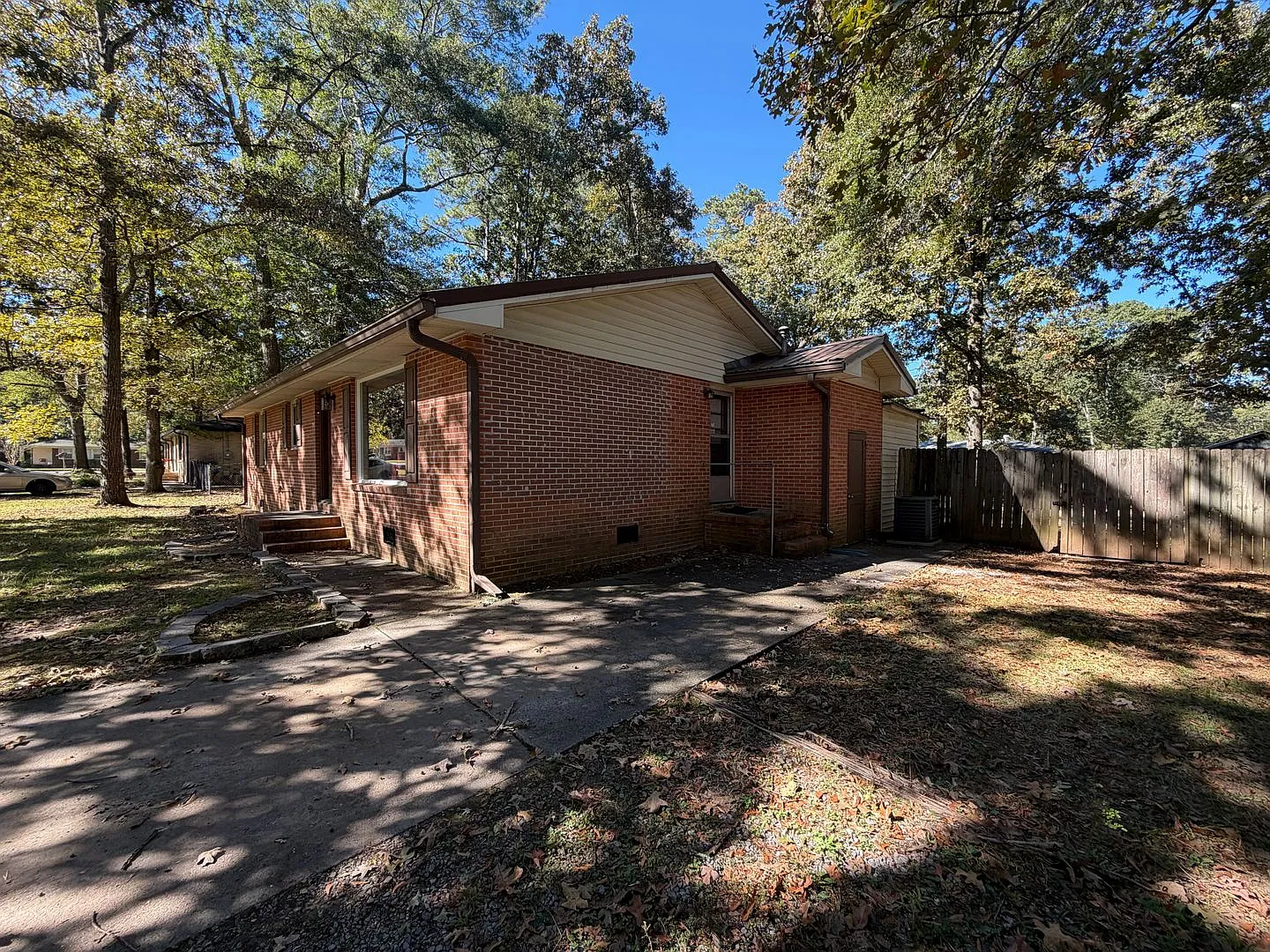 2 Bedrooms, 1.5 Bath - Home in Garden Lakes! — Photo 2