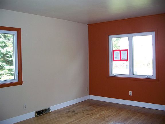 2nd image of 115 W Southland Ave