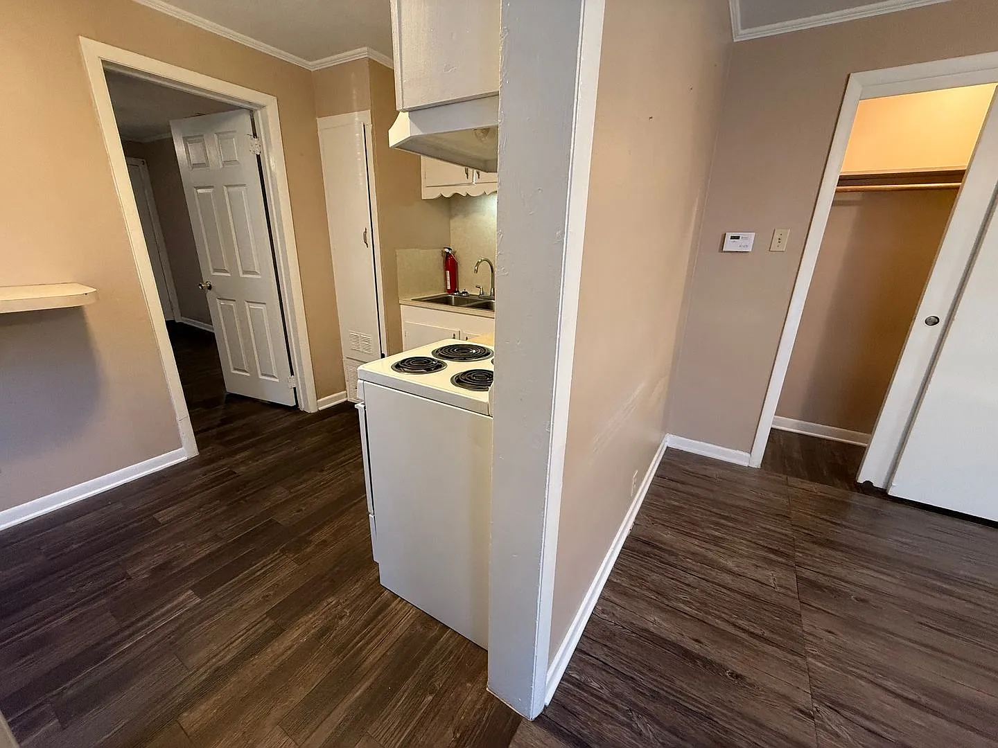 1-bed/1-bath Duplex! — Photo 4