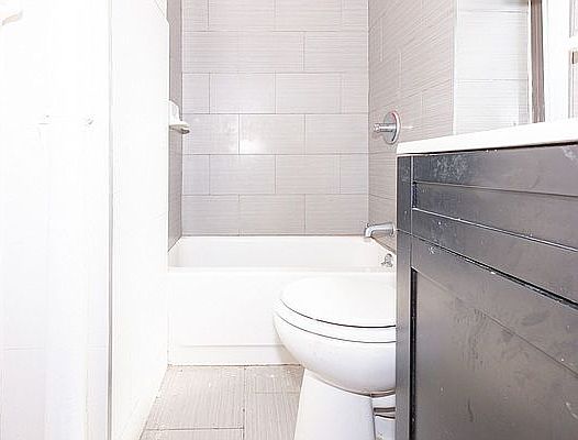 4th image of 134 Boerum St APT B3
