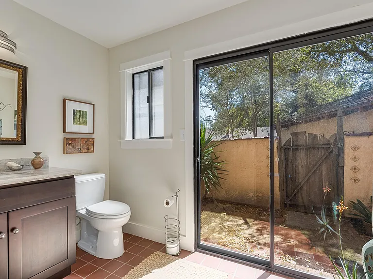 1398 Community Dr — Photo 39