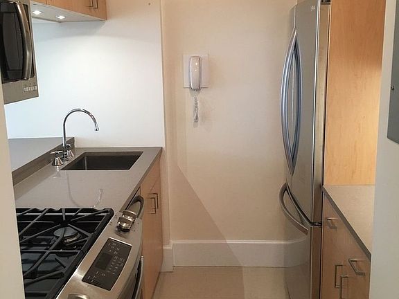 4th image of 60 W 57th St APT 6N