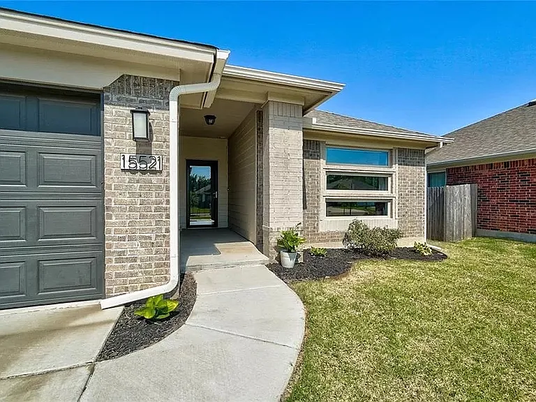 15521 Rosedown Dr — Photo 2