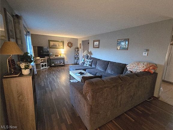 4th image of 4036 Kenyon Ave