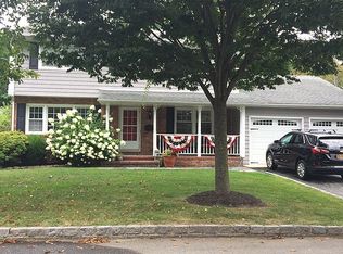 23 Summit St, Huntington, NY 11743