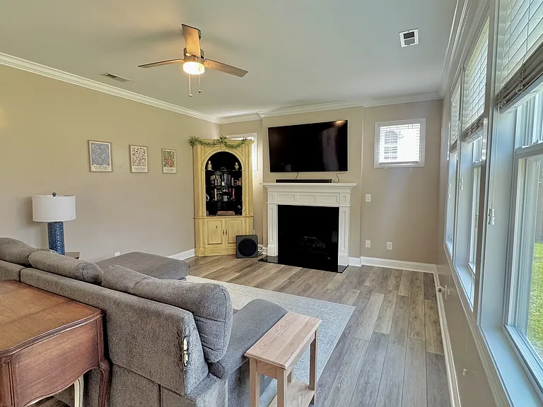108 Courtney Dr — Photo 4
