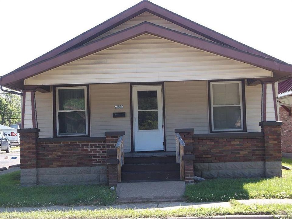 1st image of 1221 Woodlawn Ave