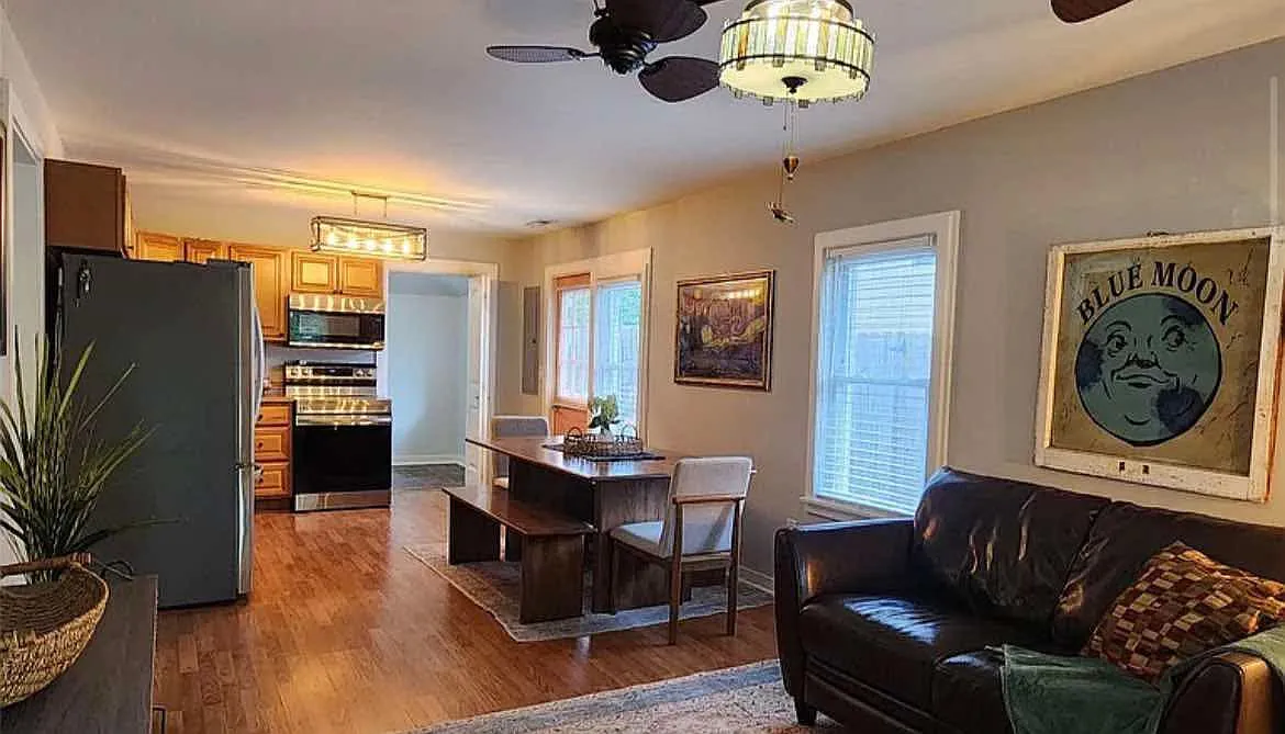 2 bed, 914 sqft, $1,000 — Photo 3