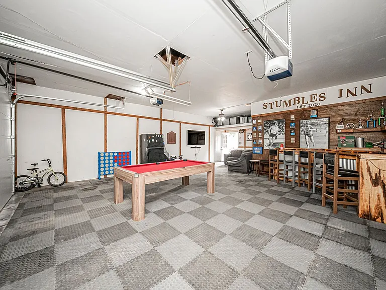 224 W Chestnut St — Photo 26