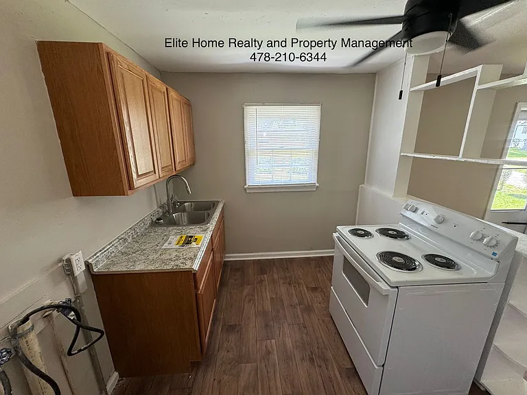 1073 Haywood Rd — Photo 11