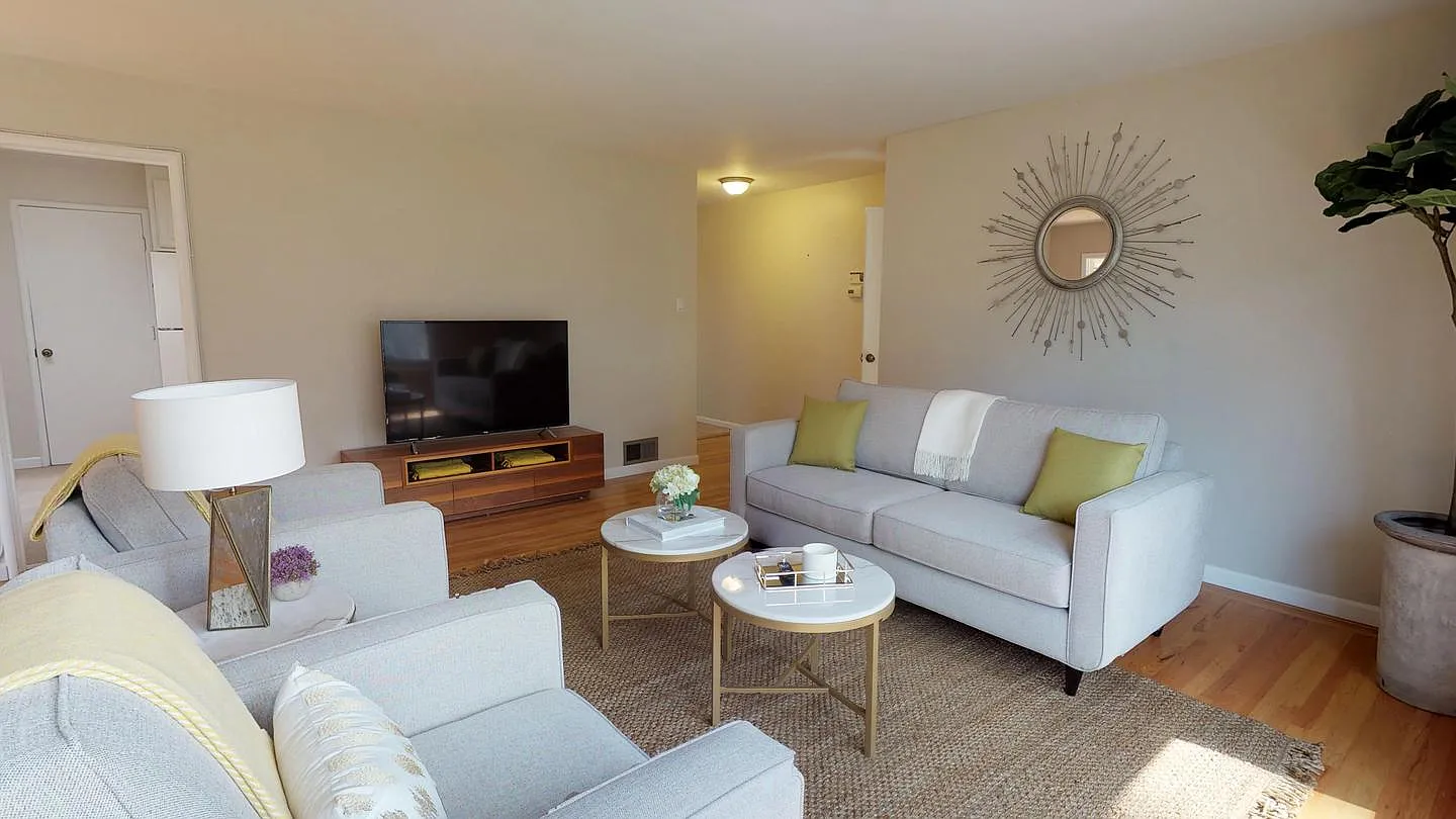 Private Room in Hills Above San Mateo - 1432 Bel Aire Rd — Photo 3