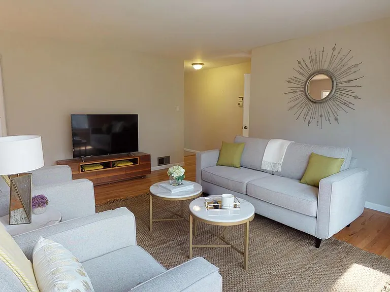 1432 Bel Aire Rd — Photo 3