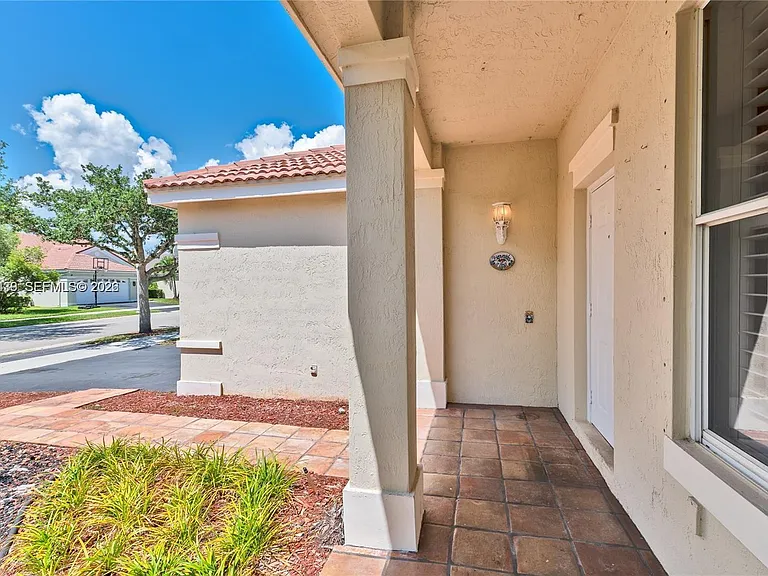 889 Sand Creek Cir — Photo 5
