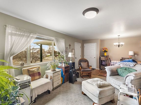 3rd image of 805 Mantle Dr APT B