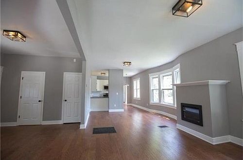 4th image of 3433 Genessee St