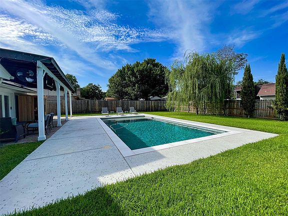 4th image of 112 Overcrest Dr
