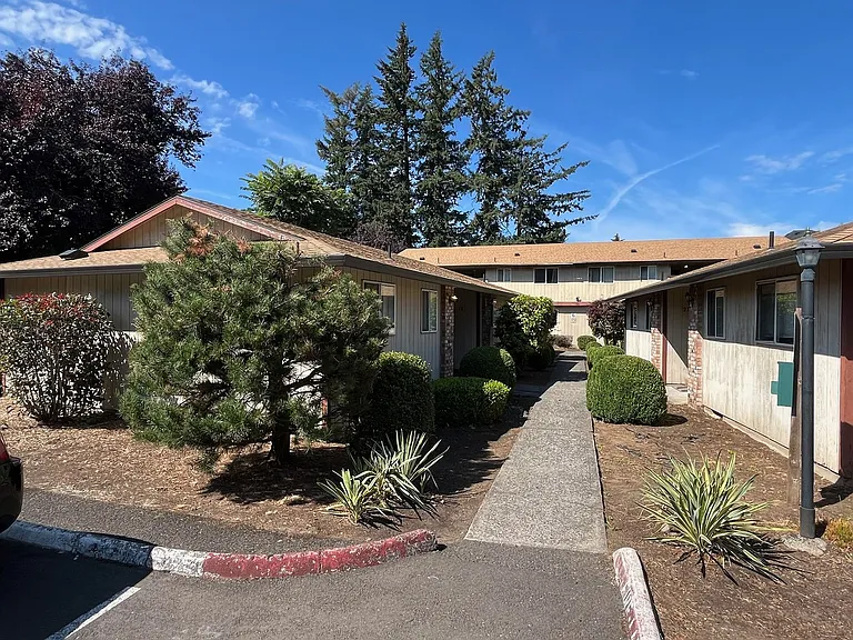 Evergreen Gardens — Photo 19